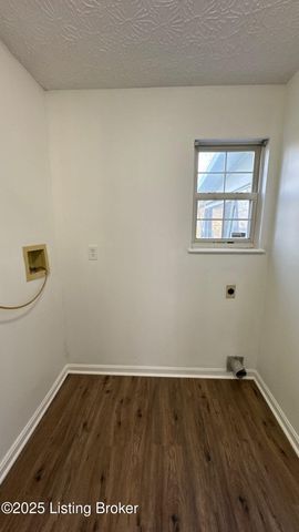 3905 Handley Ave, Louisville, KY 40218