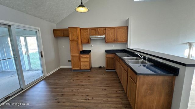 3905 Handley Ave, Louisville, KY 40218