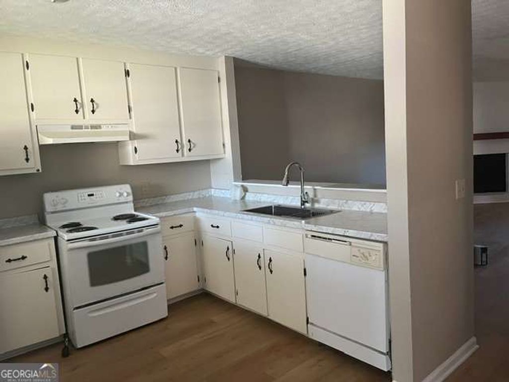 1290 Knoll Court NW B, Conyers, GA 30012