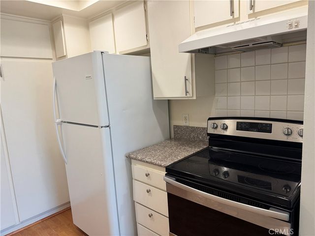 12830 Burbank, Valley Village, CA 91607