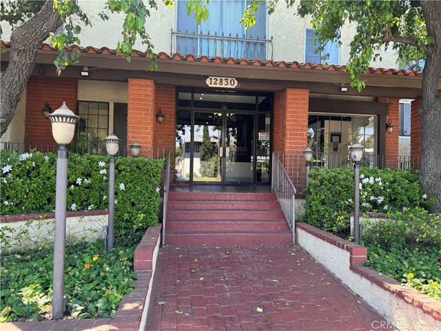 12830 Burbank, Valley Village, CA 91607