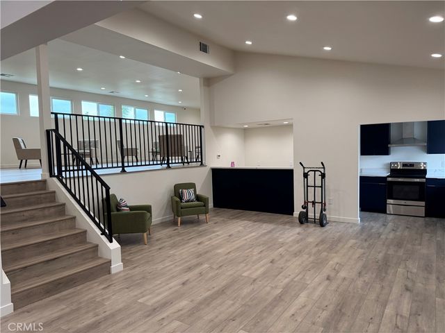 12830 Burbank, Valley Village, CA 91607