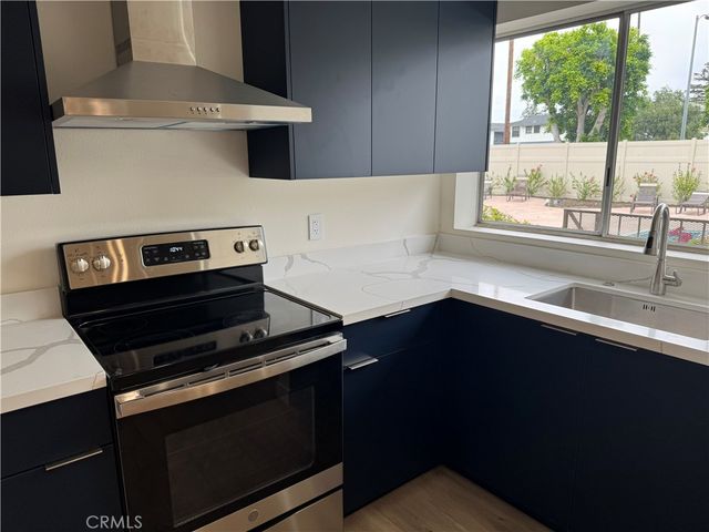 12830 Burbank, Valley Village, CA 91607