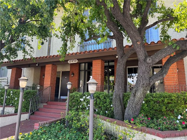 12830 Burbank, Valley Village, CA 91607