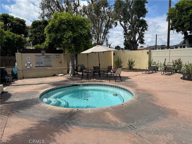 12830 Burbank, Valley Village, CA 91607