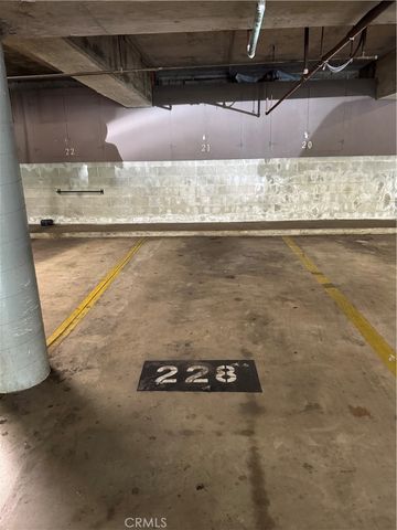 12830 Burbank, Valley Village, CA 91607