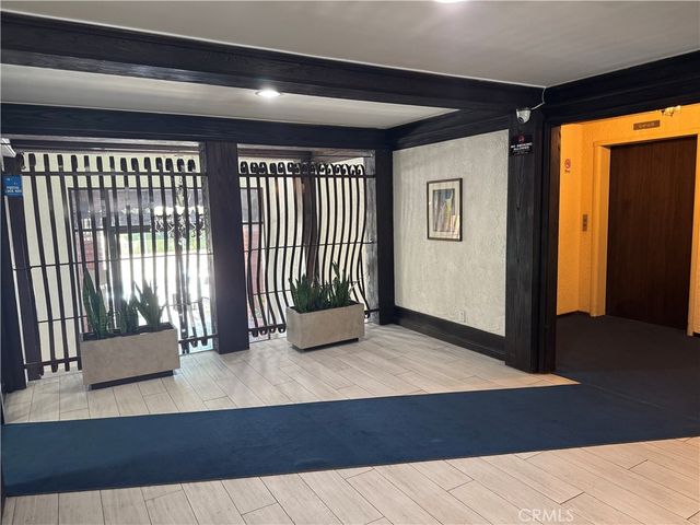 12830 Burbank, Valley Village, CA 91607