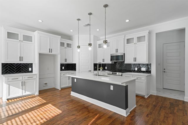 1320 Compton Street, Dallas, TX 75203