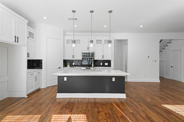 1320 Compton Street, Dallas, TX 75203