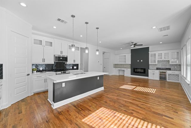 1320 Compton Street, Dallas, TX 75203