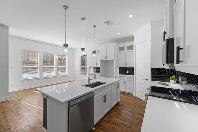 1320 Compton Street, Dallas, TX 75203