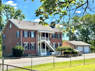 1319 Riverside Dr, Bridgewater, PA 15009