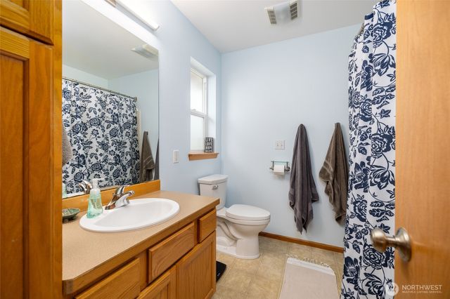 1036 Homestead Drive, Burlington, WA 98233