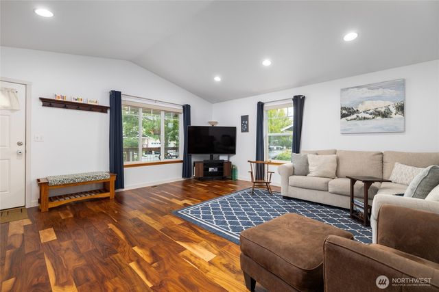 1036 Homestead Drive, Burlington, WA 98233