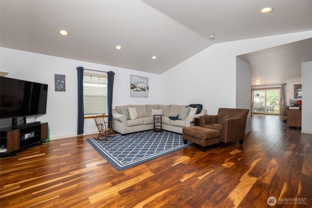 1036 Homestead Drive, Burlington, WA 98233