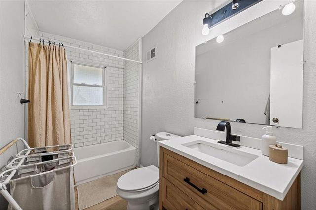 5321 Roswell Avenue, Kansas City, KS 66104