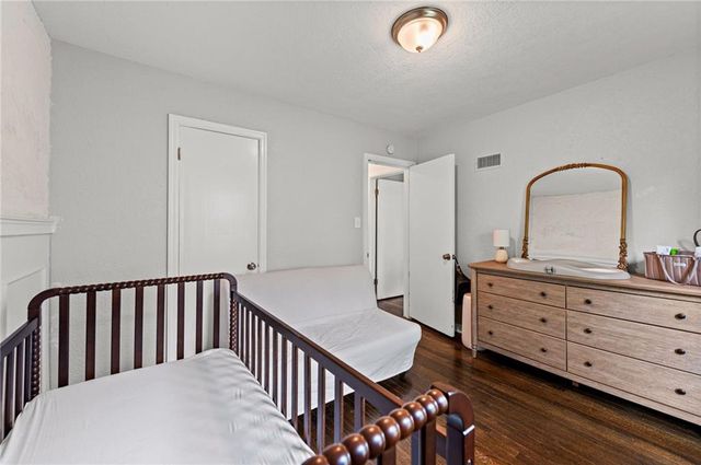 5321 Roswell Avenue, Kansas City, KS 66104