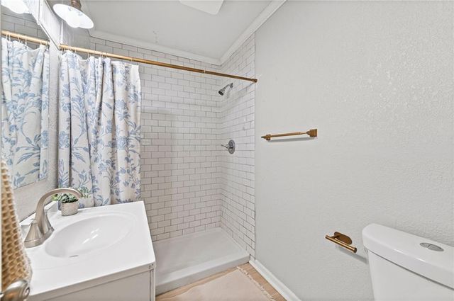 5321 Roswell Avenue, Kansas City, KS 66104