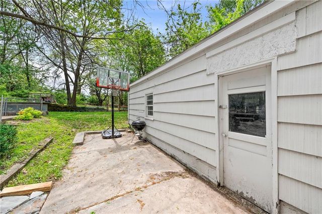 5321 Roswell Avenue, Kansas City, KS 66104