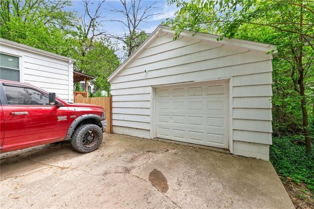 5321 Roswell Avenue, Kansas City, KS 66104