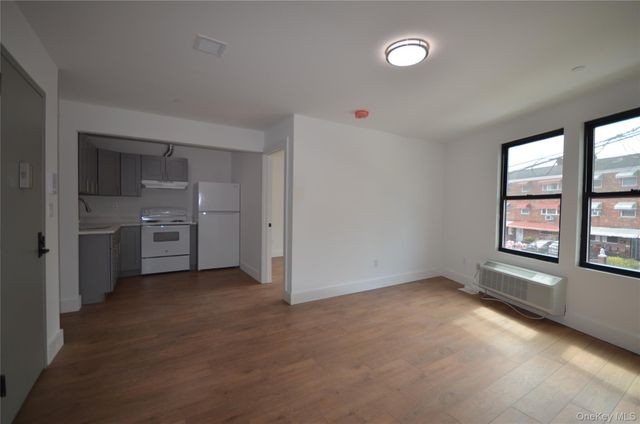 3540 Tiemann Avenue, Bronx, NY 10469