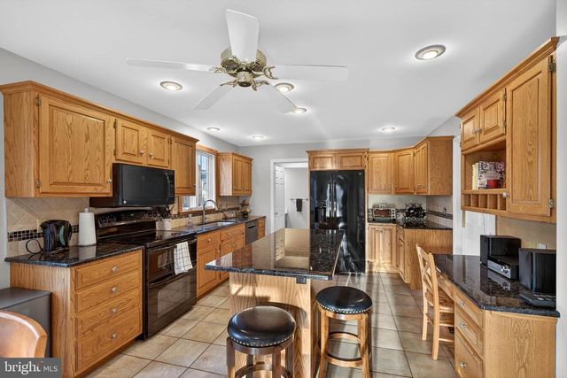 35 OLD POST LN, Lititz, PA 17543