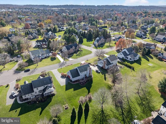 35 OLD POST LN, Lititz, PA 17543