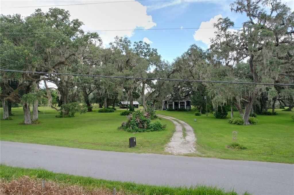 Image 7 of property listing at 2740 SATURN ROAD, Brooksville, FL 34604