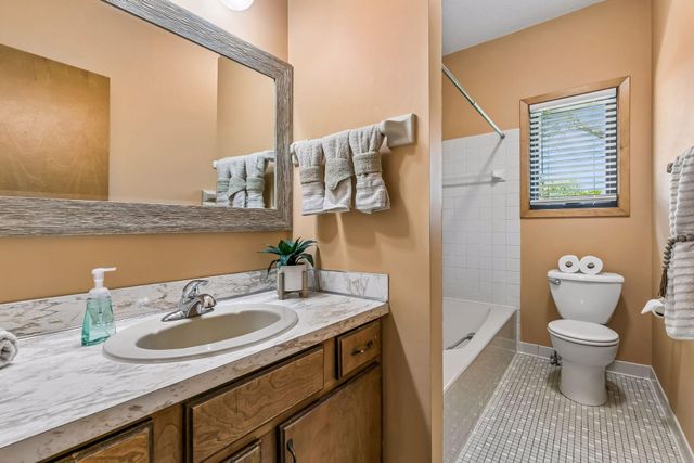 20914 Jacquard Avenue, Lakeville, MN 55044