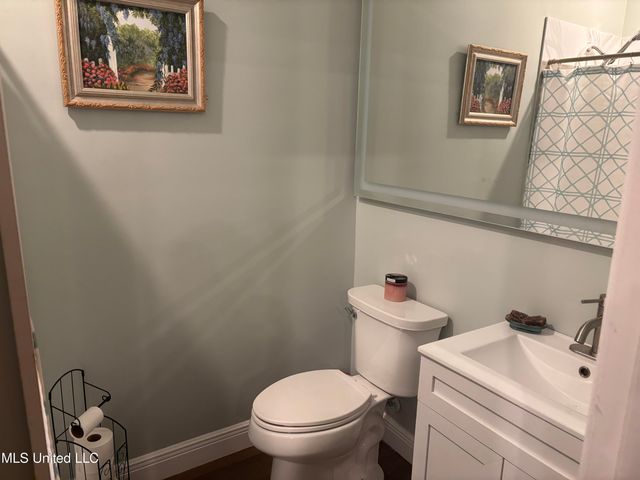 513 Poinsettia Drive, Bay Saint Louis, MS 39520