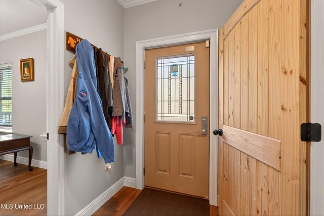 513 Poinsettia Drive, Bay Saint Louis, MS 39520