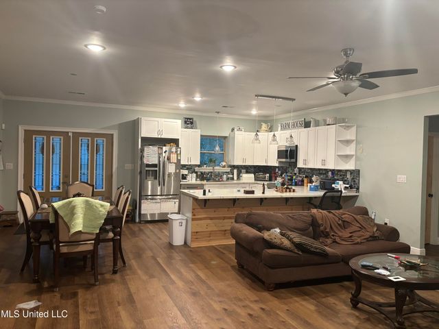 513 Poinsettia Drive, Bay Saint Louis, MS 39520