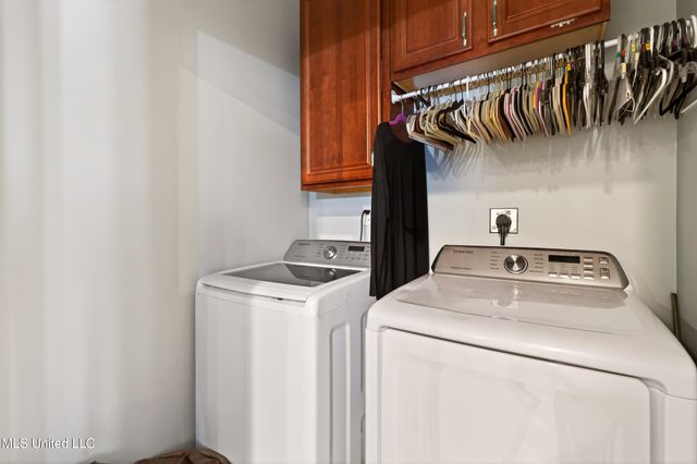 513 Poinsettia Drive, Bay Saint Louis, MS 39520