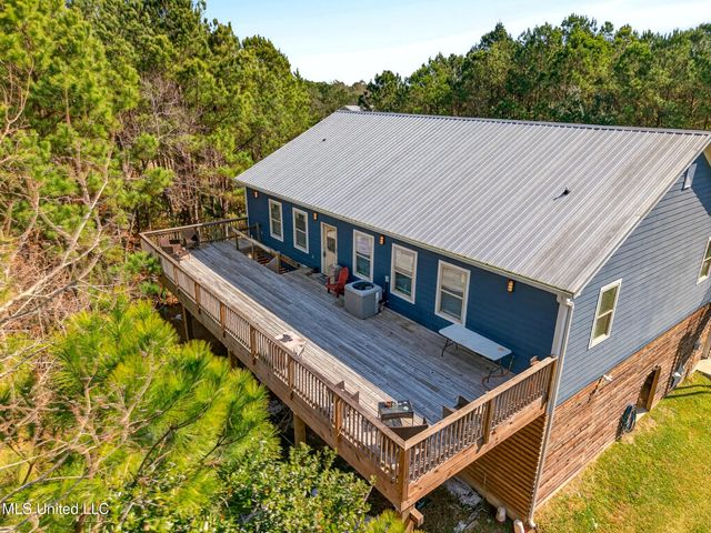 513 Poinsettia Drive, Bay Saint Louis, MS 39520
