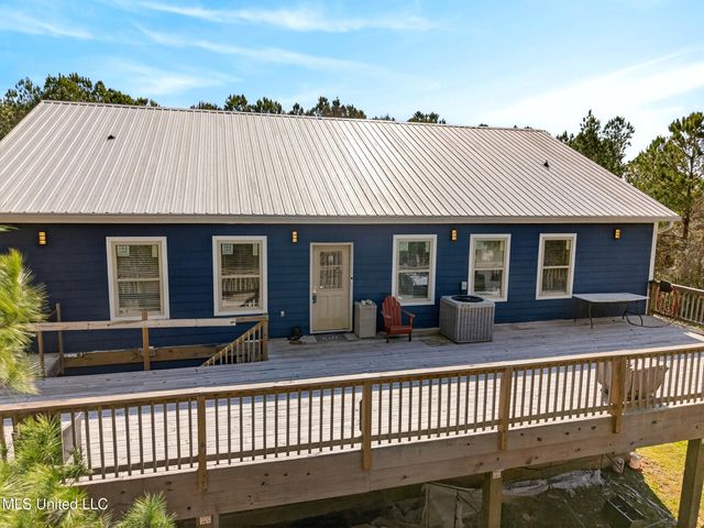 513 Poinsettia Drive, Bay Saint Louis, MS 39520