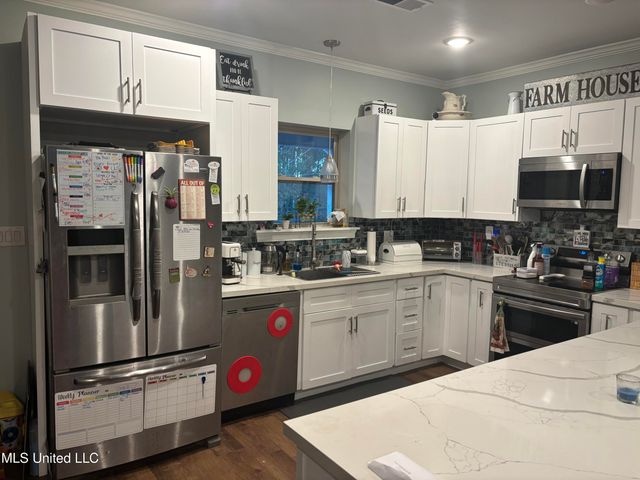 513 Poinsettia Drive, Bay Saint Louis, MS 39520