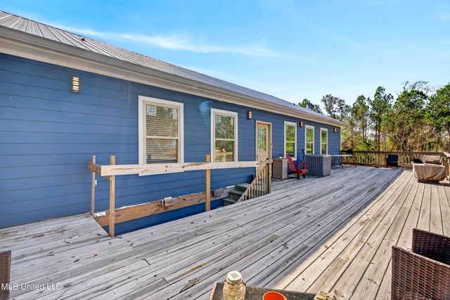 513 Poinsettia Drive, Bay Saint Louis, MS 39520