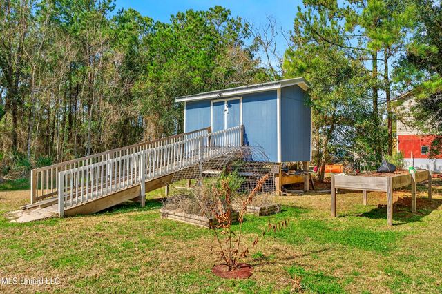 513 Poinsettia Drive, Bay Saint Louis, MS 39520