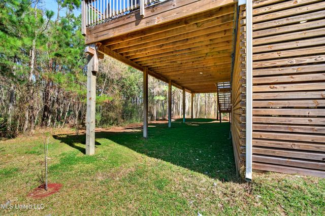 513 Poinsettia Drive, Bay Saint Louis, MS 39520