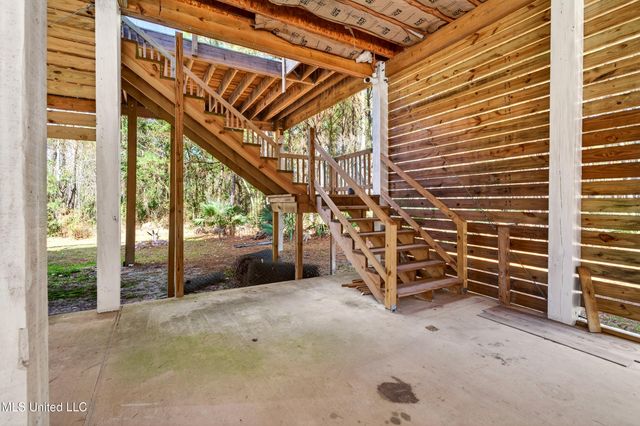 513 Poinsettia Drive, Bay Saint Louis, MS 39520