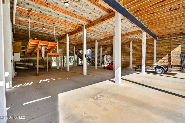 513 Poinsettia Drive, Bay Saint Louis, MS 39520