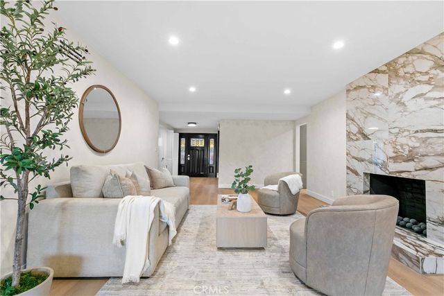 2108 El Arbolita, Glendale, CA 91208