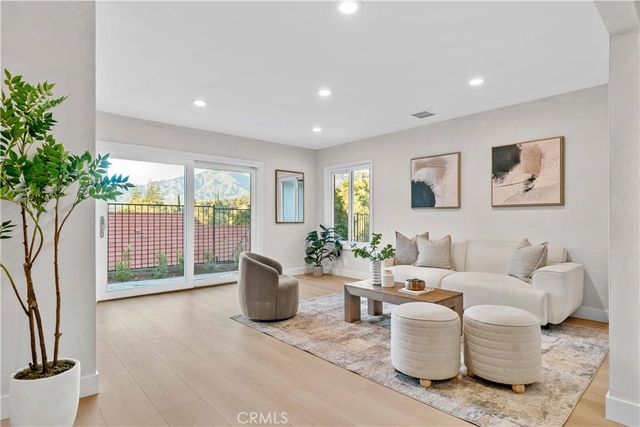 2108 El Arbolita, Glendale, CA 91208