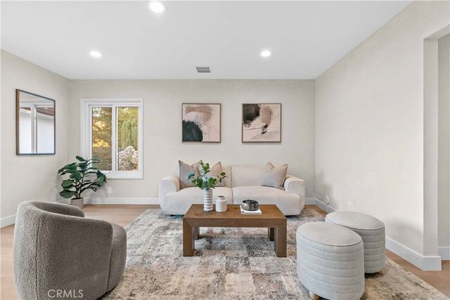 2108 El Arbolita, Glendale, CA 91208