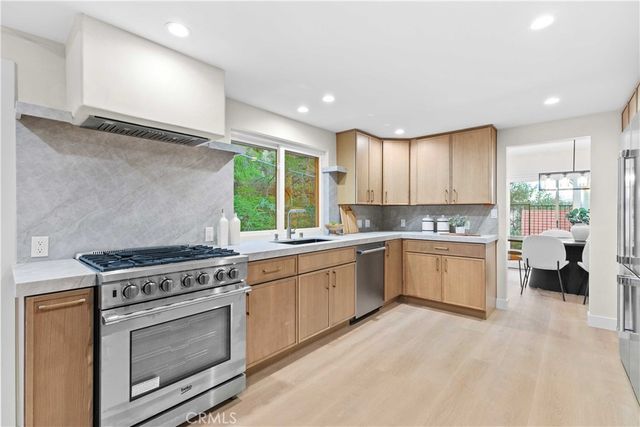 2108 El Arbolita, Glendale, CA 91208