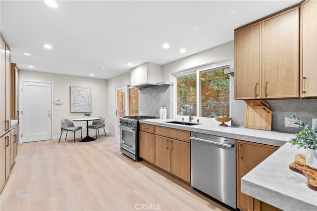 2108 El Arbolita, Glendale, CA 91208