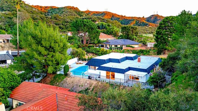 2108 El Arbolita, Glendale, CA 91208