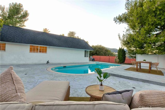 2108 El Arbolita, Glendale, CA 91208