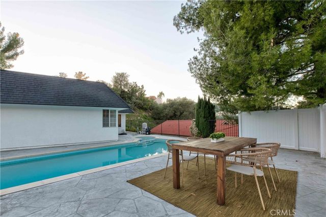 2108 El Arbolita, Glendale, CA 91208