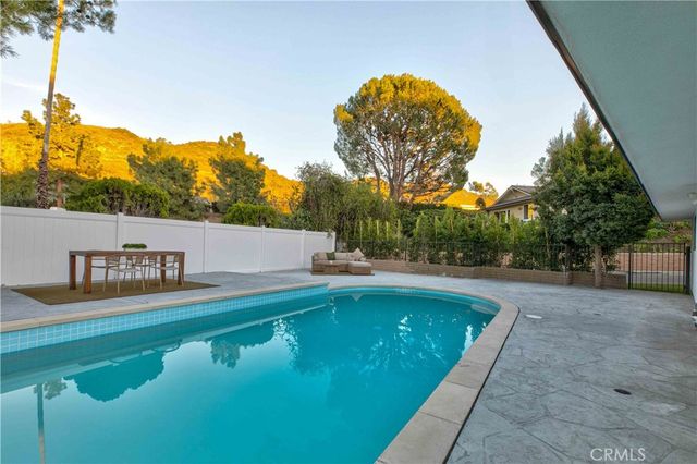 2108 El Arbolita, Glendale, CA 91208